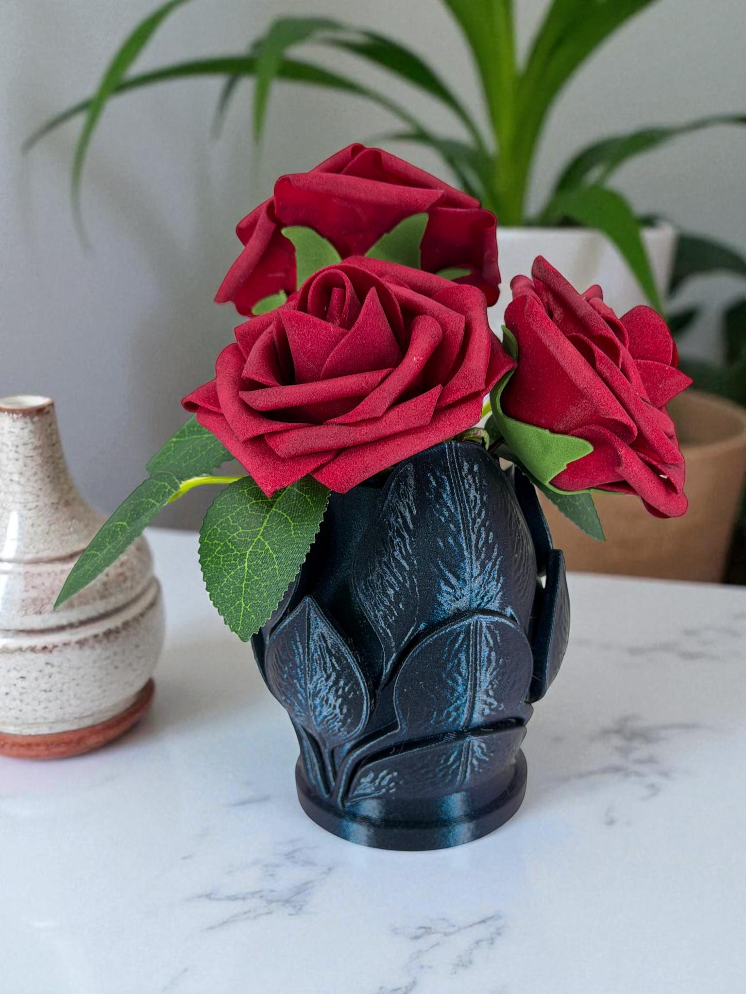 Lotus Bloom Vase – Gothic Flower Holder for Dark Romantic Decor