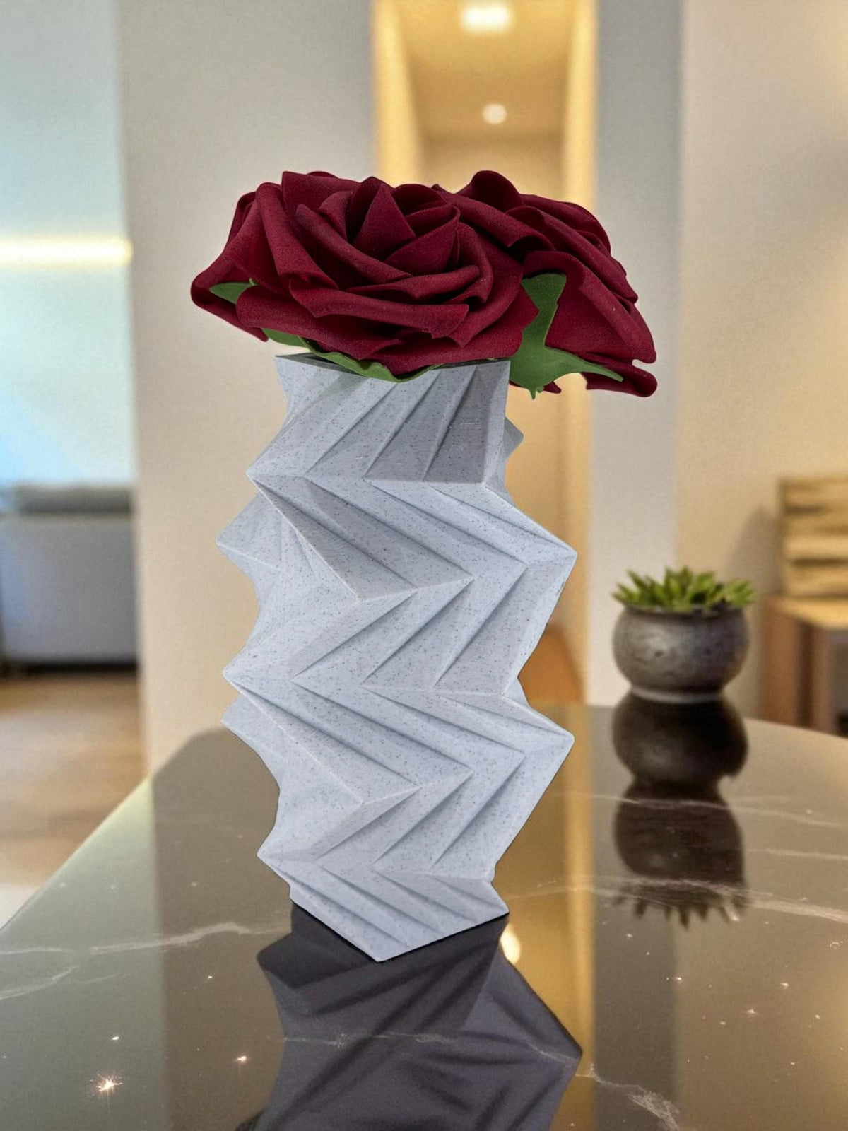 Angular Zigzag Vase – Geometric Flower Holder for Modern Decor