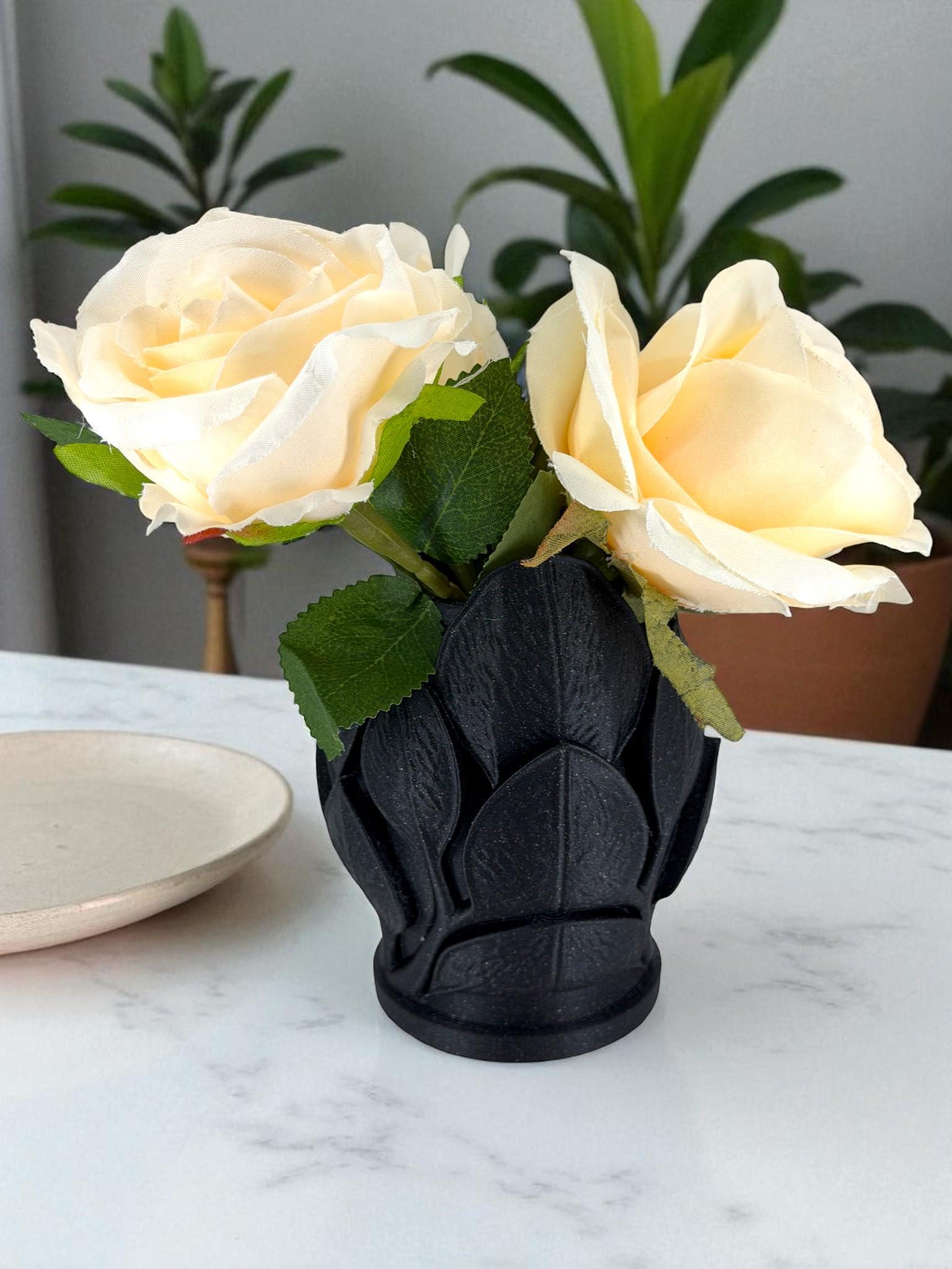 Lotus Bloom Vase – Gothic Flower Holder for Dark Romantic Decor