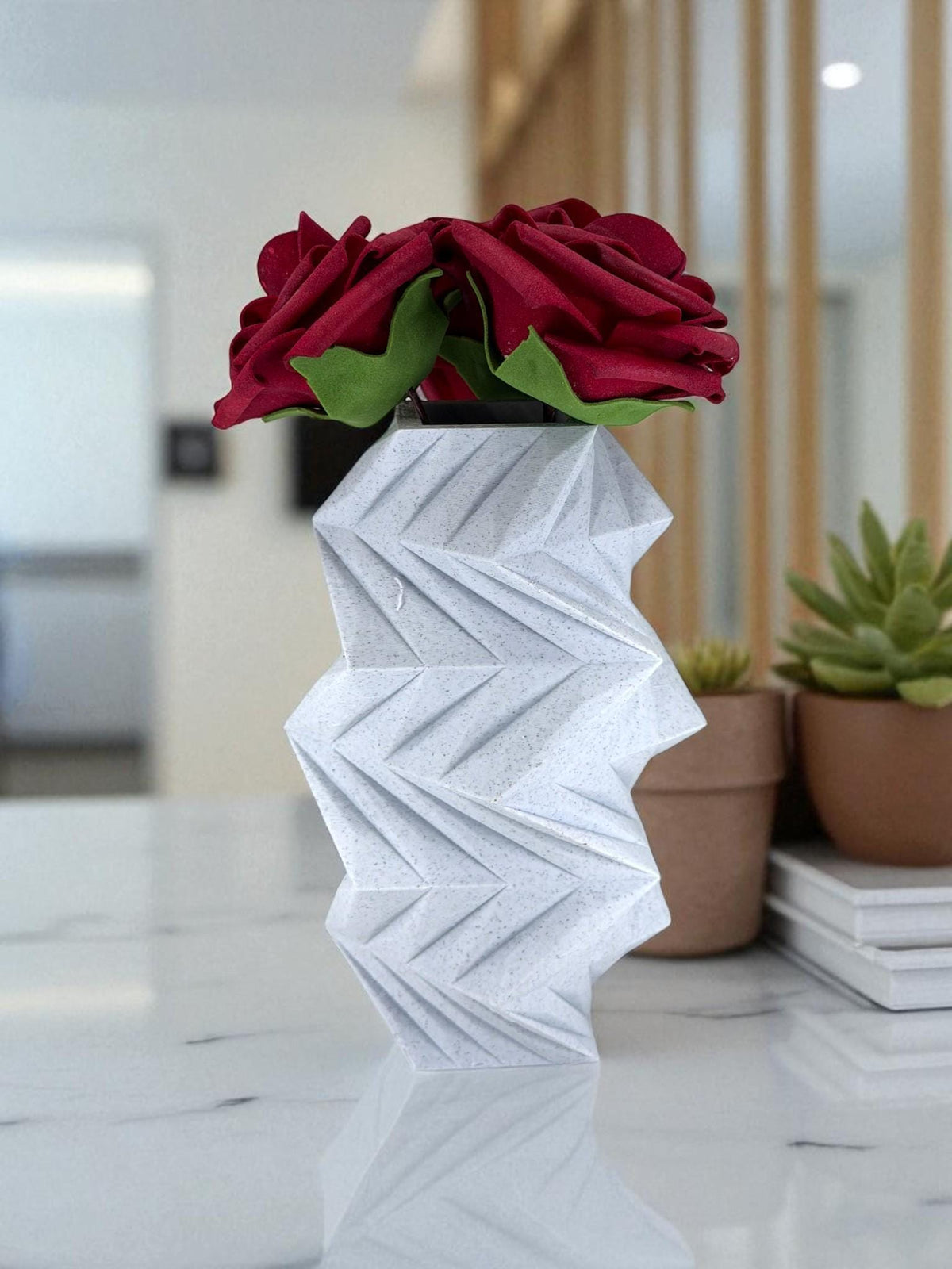 Angular Zigzag Vase – Geometric Flower Holder for Modern Decor