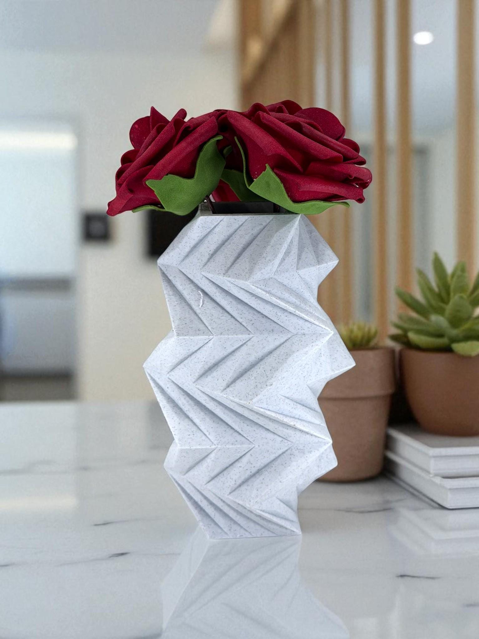 Angular Zigzag Vase – Geometric Flower Holder for Modern Decor