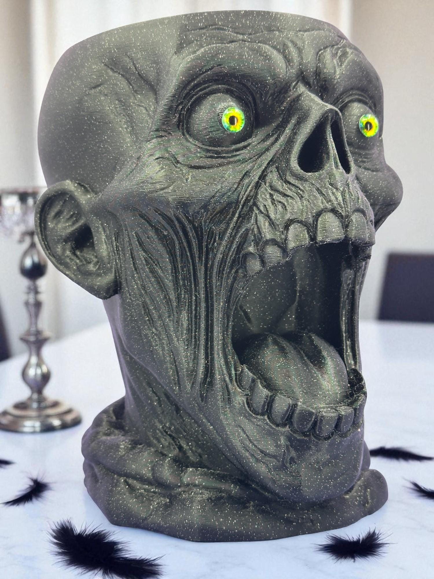 Zombie Skull Planter – Screaming Horror Succulent Holder